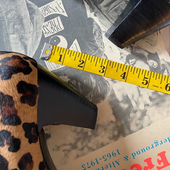 “Joshy” round toe leopard-print pumps - Picture 5 of 8